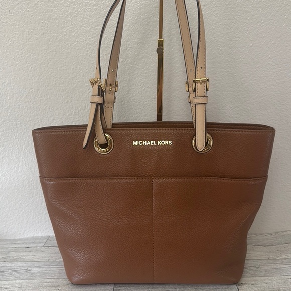 Michael Kors Handbags - Michael Kors Bedford Leather Tote
